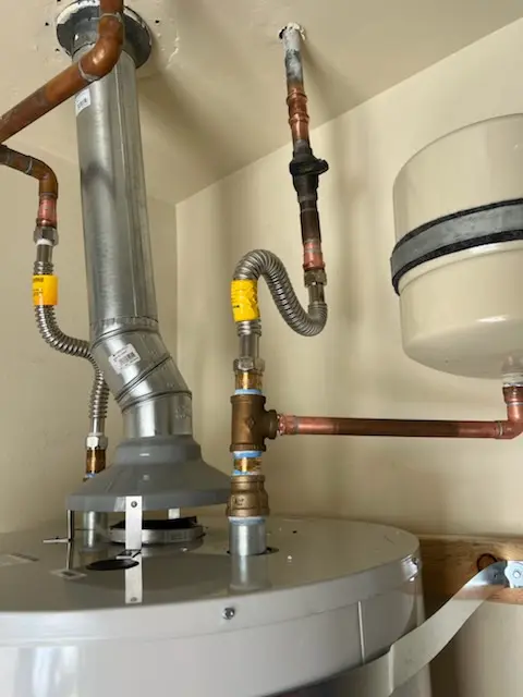 Water heater installation and plumbing repair in Charlotteburg